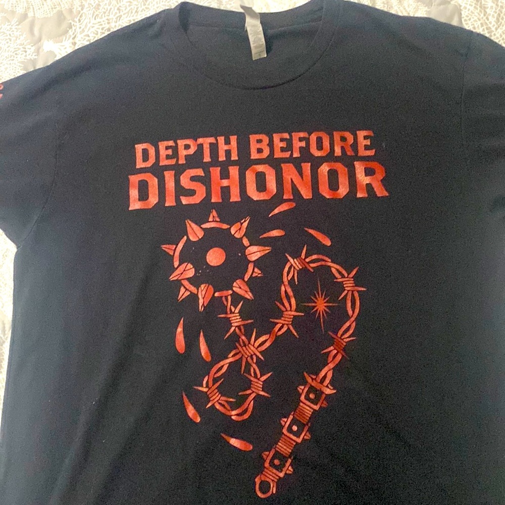Depth before dishonor shirt size large in good condition